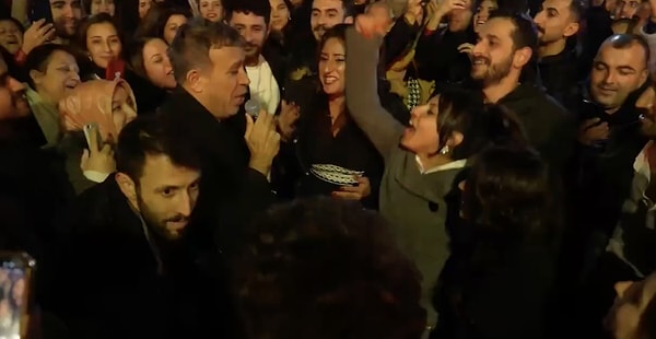 yeni yilda onlari unutmadi haluk levent konteynerdeki depremzedelere konser verdi 3 qRZl3YN5