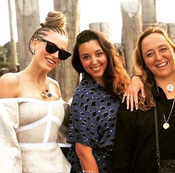 ahlak disi iddialar serenay sarikaya ve ayse barim hakkinda ilk aciklama id iletisimden geldi JB8quNk3