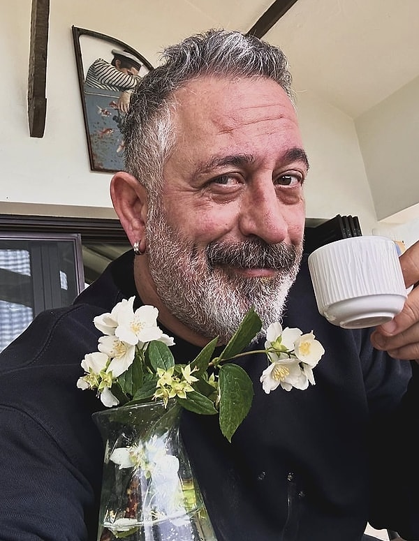 artik nafakadan hic yirtamaz cem yilmazin milyonluk bir servet odeyip barcelonadan ev aldigi iddia Xwbk1Wgr