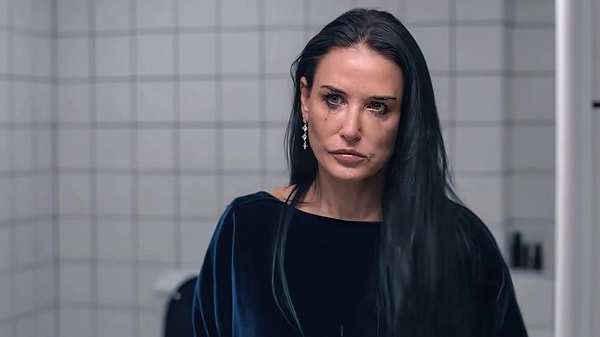 Demi Moore'u Tebrik Etmek İsterken Görmezden Gelinen Kylie Jenner'ın Halleri Goygoyculara Malzeme Çıkardı 2 demi mooreu tebrik etmek isterken gormezden gelinen kylie jennerin halleri goygoyculara malzeme cikardi 1 QK1cWhL8