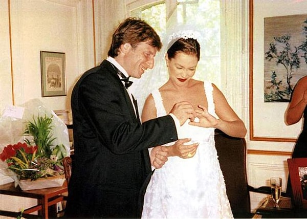 eski esiniz kaya cilingiroglunun dugunune gider miydiniz diye soran muhabire hulya avsar had bildirdi XyzhzSgZ