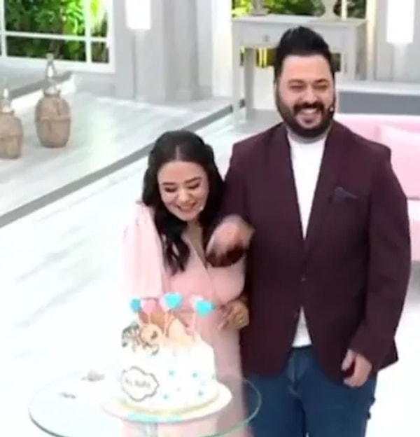 esra erolda programinin muhabiri caner toygar baba oldu 9 XRmSpqDJ