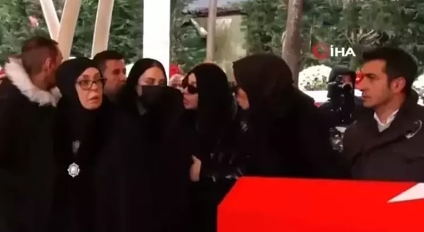 ferdi tayfurun eski esi necla nazirin islamda kadina verilen haklari siraladigi anlar gundeme oturdu