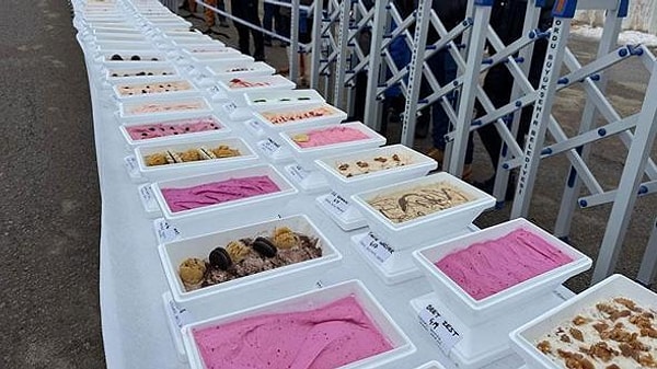hamsili dondurma da vardi orduda 1301 cesit dondurma ile guinness rekorlar kitabina girdi 1 vciirvXd
