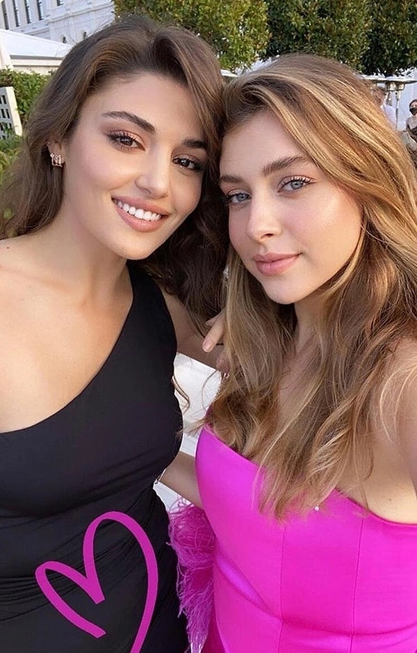 Hande Erçel'in Influencer Ablası Gamze Erçel Katıldığı Etkinlikte 'Gossip Girl' Yıldızıyla Poz Verdi! 2 hande ercelin influencer ablasi gamze ercel katildigi etkinlikte gossip girl yildiziyla poz verdi 1 sZN2yvNm
