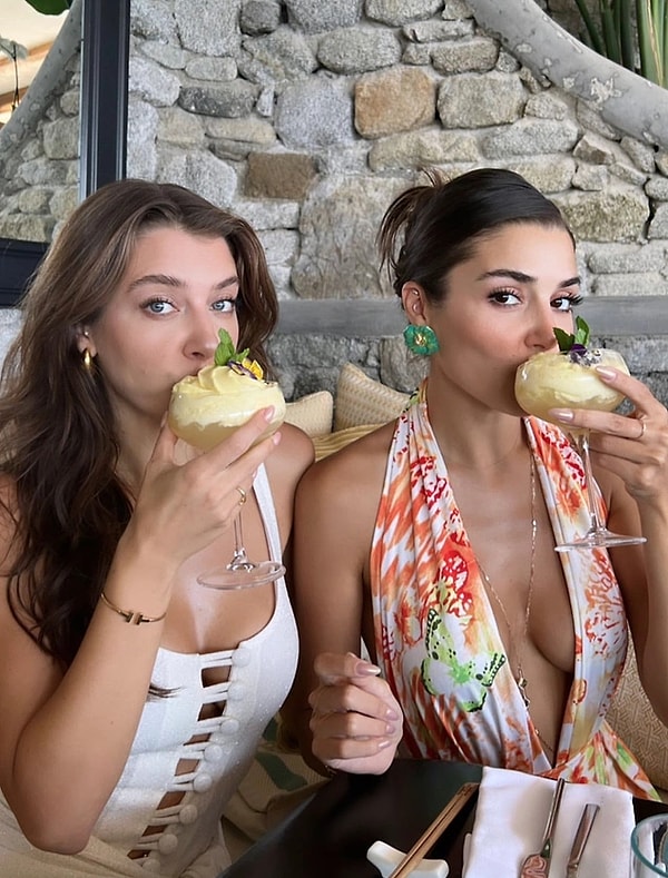 Hande Erçel'in Influencer Ablası Gamze Erçel Katıldığı Etkinlikte 'Gossip Girl' Yıldızıyla Poz Verdi! 4 hande ercelin influencer ablasi gamze ercel katildigi etkinlikte gossip girl yildiziyla poz verdi 3 f6Du9aGs