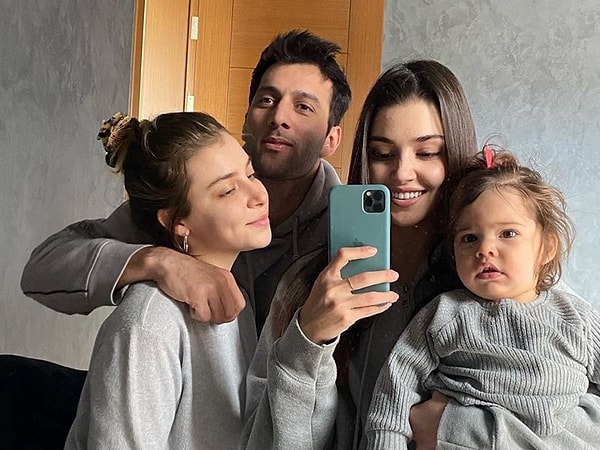 Hande Erçel'in Influencer Ablası Gamze Erçel Katıldığı Etkinlikte 'Gossip Girl' Yıldızıyla Poz Verdi! 6 hande ercelin influencer ablasi gamze ercel katildigi etkinlikte gossip girl yildiziyla poz verdi 5 PHyQ5qrT