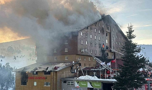 Hislere Tercüman Oldu: Oğuzhan Uğur'dan Bolu'daki Yangın Faciasına Yürek Yakan Analiz 4 hislere tercuman oldu oguzhan ugurdan boludaki yangin faciasina yurek yakan analiz 3 SDshGUti