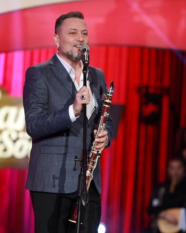 husnu senlendiricinin gozlerden uzak buyuyen kizi naz senlendirici adeta annesinin kopyasi cikti 1