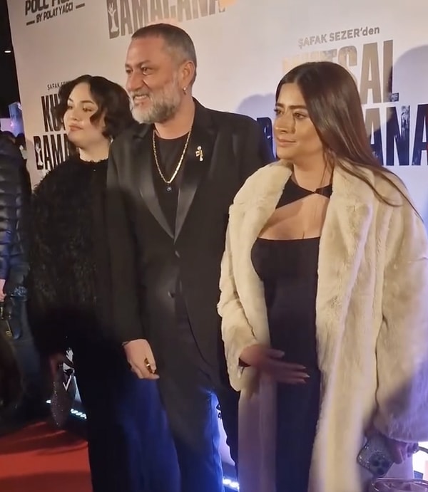 husnu senlendiricinin gozlerden uzak buyuyen kizi naz senlendirici adeta annesinin kopyasi cikti 13 Xqd9Efz6