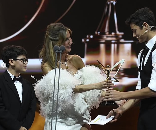 kartalkayadaki otel yanginin ardindan cagla sikelden yurek burkan balkona asilan carsaflar paylasimi 5 EEPBMp7M