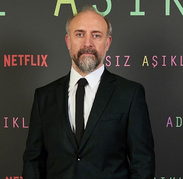 Kral Kaybederse'de Taktığı Perukla Dillere Düşen Halit Ergenç'in Gençlik Yıllarındaki Saçlarını Görmelisiniz! 4 kral kaybedersede taktigi perukla dillere dusen halit ergencin genclik yillarindaki saclarini gormelisiniz 3 hWXTlen6