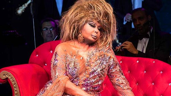 kutsal damacananin galasinda zombi kiligiyla oyuncu ridvan abiyi korkutan bulent ersoyun tavri tepki cekti WAdZDCUr