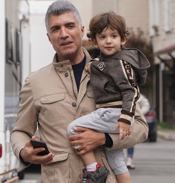 Polemikler Bitmiyor: Ailesini Komple Silen Özcan Deniz'den Abisine Olay Gönderme! 10 polemikler bitmiyor ailesini komple silen ozcan denizden abisine olay gonderme 9 RHsbfww7