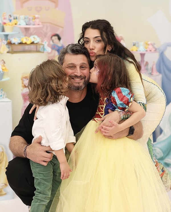 Rachel Araz ve Nur Bilen Yavuzer'den Aileleri Hakkında Ortaya Atılan Yasak Aşk İddialarına Sert Cevap! 6 rachel araz ve nur bilen yavuzerden aileleri hakkinda ortaya atilan yasak ask iddialarina sert k2wLU7b6