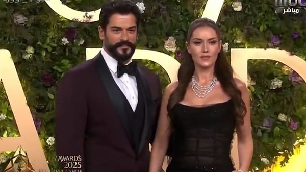 Riyad'taki Joy Awads Gecesine Katılan Fahriye Evcen ve Burak Özçivit Çiftinin İngilizce Performansı Dile Düştü 6 riyadtaki joy awads gecesine katilan fahriye evcen ve burak ozcivit ciftinin ingilizce performansi dile ekRR1gdO