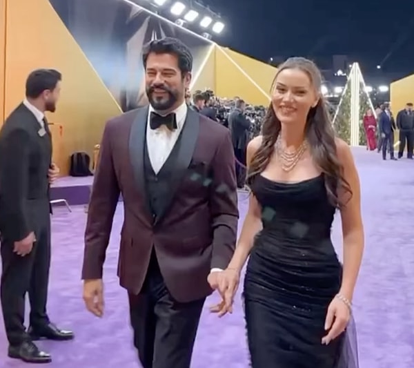 Riyad'taki Joy Awads Gecesine Katılan Fahriye Evcen ve Burak Özçivit Çiftinin İngilizce Performansı Dile Düştü 8 riyadtaki joy awads gecesine katilan fahriye evcen ve burak ozcivit ciftinin ingilizce performansi dile g41nfpSW