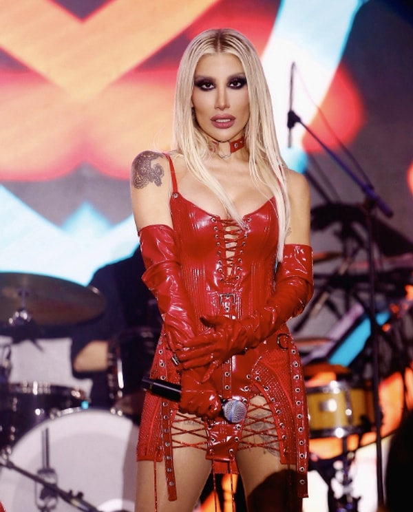 Roket mi Diyelim Füze mi? İrem Derici'den Hadise'ye 'Kusan' Demet Akalın'ın Çıkışlarına Kapak Gibi Cevap! 8 roket mi diyelim fuze mi irem dericiden hadiseye kusan demet akalinin cikislarina kapak gibi 7X8zraa9