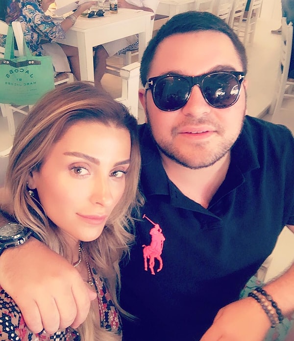 Sabancıların Bir Başka İstenmeyen Gelini Özge Ulusoy'un Hacı Sabancı'yla Olaylı Biten Aşkını Anlatıyoruz! 12 sabancilarin bir baska istenmeyen gelini ozge ulusoyun haci sabanciyla olayli biten askini anlatiyoruz 11 WvCpB6sC