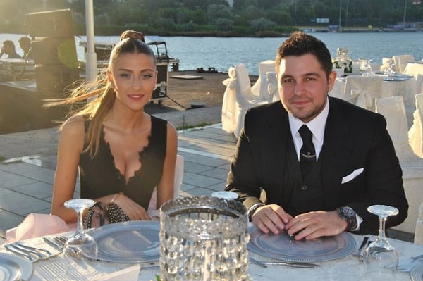 Sabancıların Bir Başka İstenmeyen Gelini Özge Ulusoy'un Hacı Sabancı'yla Olaylı Biten Aşkını Anlatıyoruz! 18 sabancilarin bir baska istenmeyen gelini ozge ulusoyun haci sabanciyla olayli biten askini anlatiyoruz 17 AgjiIWes