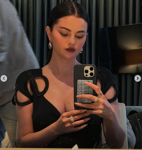 trumpin meksikali siginmacilari sinir disi etme kararinin ardindan selena gomez goz yaslarina boguldu 1 XVVai87l