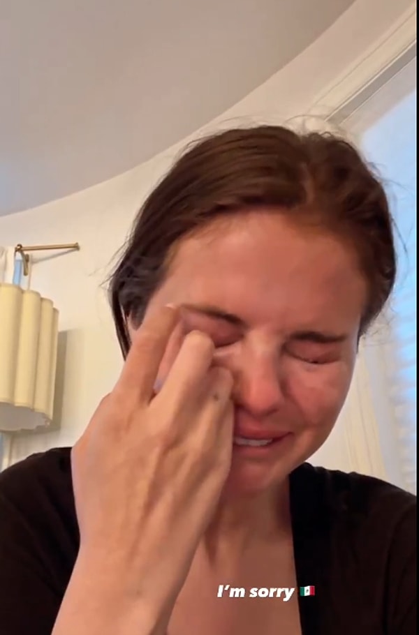 trumpin meksikali siginmacilari sinir disi etme kararinin ardindan selena gomez goz yaslarina boguldu 7