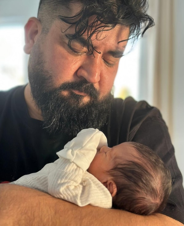 ucuncu prensesini de kucagina aldi unlu rapci eypiyo yeniden baba oldugunun mujdesini verdi 7 9NAh3AuD