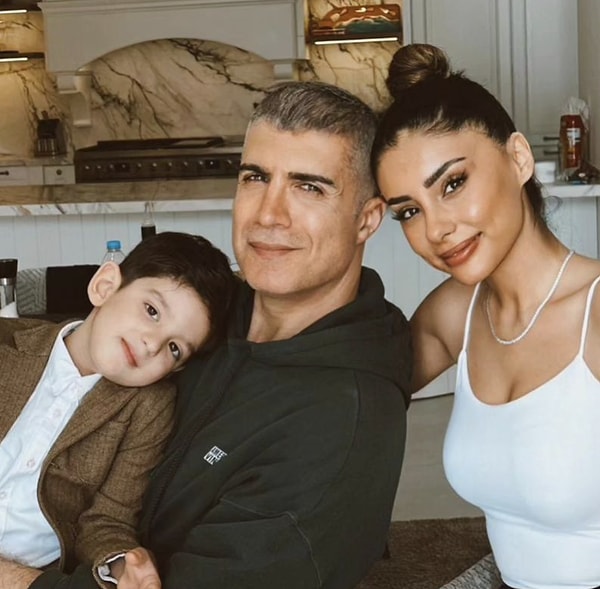 Aile İçindeki Kriz Büyüyor: Özcan Deniz'in Kardeşi Ercan Deniz Oyuncuya Dair Bomba İddialarda Bulundu! 5 aile icindeki kriz buyuyor ozcan denizin kardesi ercan deniz oyuncuya dair bomba iddialarda bulundu FmECSCJV