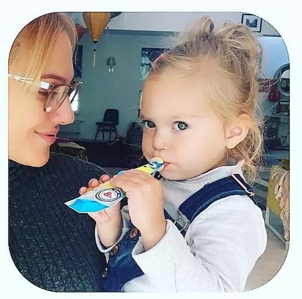 Annesinin Kopyası: Meryem Uzerli'nin Can Ateş'ten Doğan Kızı Lara'nın Ne Kadar Büyüdüğüne İnanamayacaksınız! 7 annesinin kopyasi meryem uzerlinin can atesten dogan kizi laranin ne kadar buyudugune inanamayacaksiniz 6 aNfYhkih