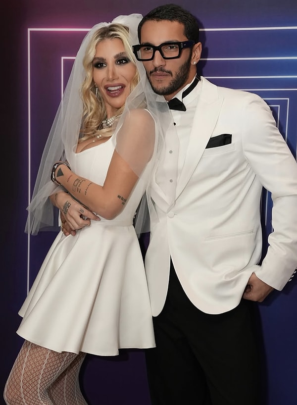 Aşkını Cümle Aleme İlan Eden İrem Derici'den Sevgilisi Melih Kunukçu İçin "Gay" Diyen Kullanıcıya Olay Cevap! 4 askini cumle aleme ilan eden irem dericiden sevgilisi melih kunukcu icin gay diyen kullaniciya YX6UO294