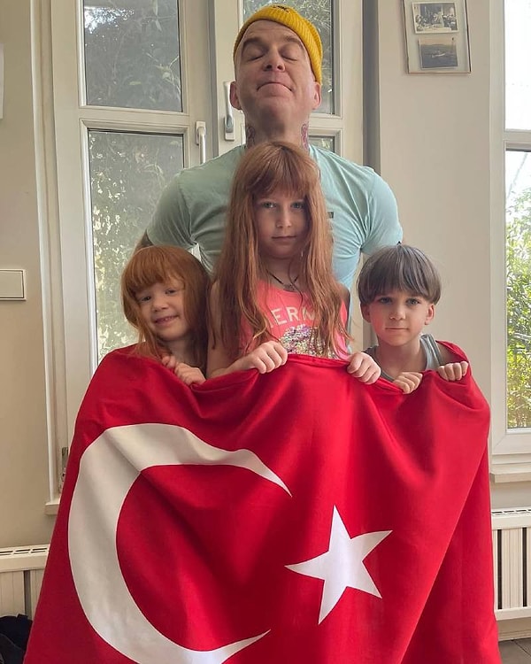 Athena Üyesi Gökhan Özoğuz, Farah Zeynep'le Aşk Yaşadığı İddialarına 'Film' Duyurusuyla Yanıt Verdi! 3 athena uyesi gokhan ozoguz farah zeyneple ask yasadigi iddialarina film duyurusuyla yanit verdi 2