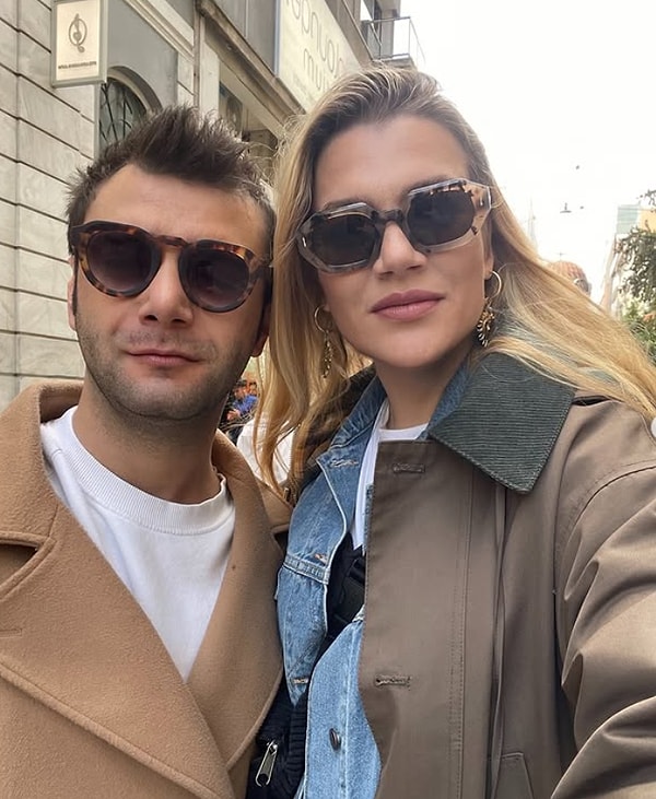 Atina'da Romantizm Bir Başka Oluyormuş: Derya Şensoy ve Oyuncu Yağız Can Konyalı'dan Aşk Pozları Geldi 5 atinada romantizm bir baska oluyormus derya sensoy ve oyuncu yagiz can konyalidan ask pozlari AFNFFP8S