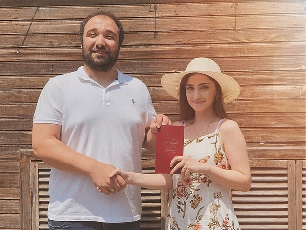 Atışmayı İroni Sanmıştık Gerçek Çıktı: Komedyen Özgür Turhan ve Eşi Deniz Bağdaş Boşandıklarını Açıkladı! 2 atismayi ironi sanmistik gercek cikti komedyen ozgur turhan ve esi deniz bagdas bosandiklarini acikladi raIKBcZR