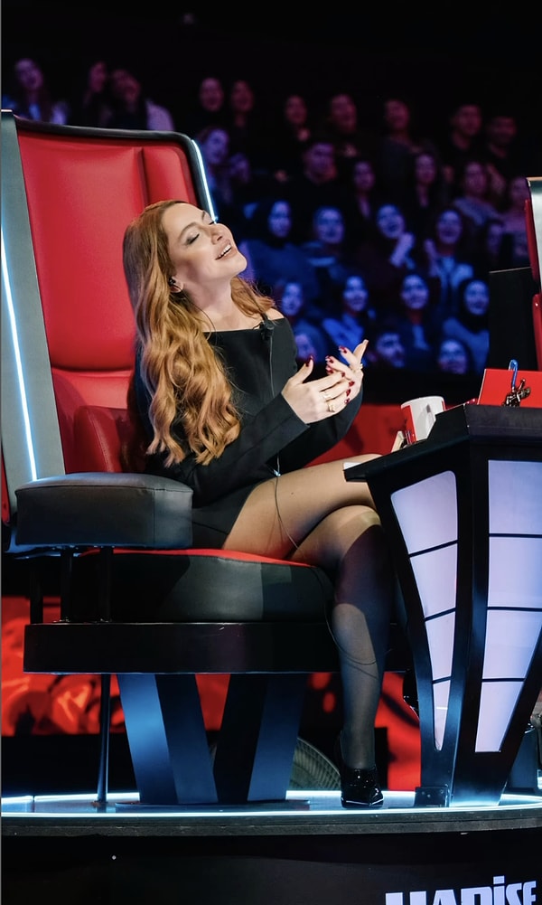 Büyük Panik Yaşadı: Hadise, Konser Sırasında Sahneye Atlayan İzleyici Yüzünden Zor Anlar Yaşadı! 3 buyuk panik yasadi hadise konser sirasinda sahneye atlayan izleyici yuzunden zor anlar yasadi 2 UBKcRW9j