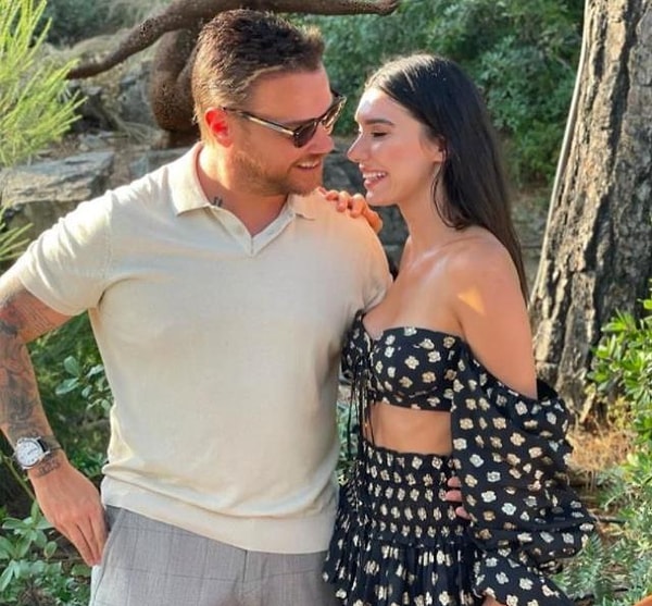 Daha Yeni "Beklentilerim Çok Yüksek" Diyen Burcu Kıratlı İki Kere Evlenip Boşandığı Sinan Akçıl'la mı Barıştı? 8 daha yeni beklentilerim cok yuksek diyen burcu kiratli iki kere evlenip bosandigi sinan akcilla C3lezv3I