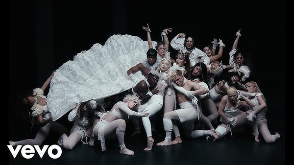 Dava Açmak İçin Hazırlanıyor: Atiye ve Lady Gaga Arasında 'Abrakadabra' Krizi Çıktı! 2 dava acmak icin hazirlaniyor atiye ve lady gaga arasinda abrakadabra krizi cikti 1 1bijt5Ks