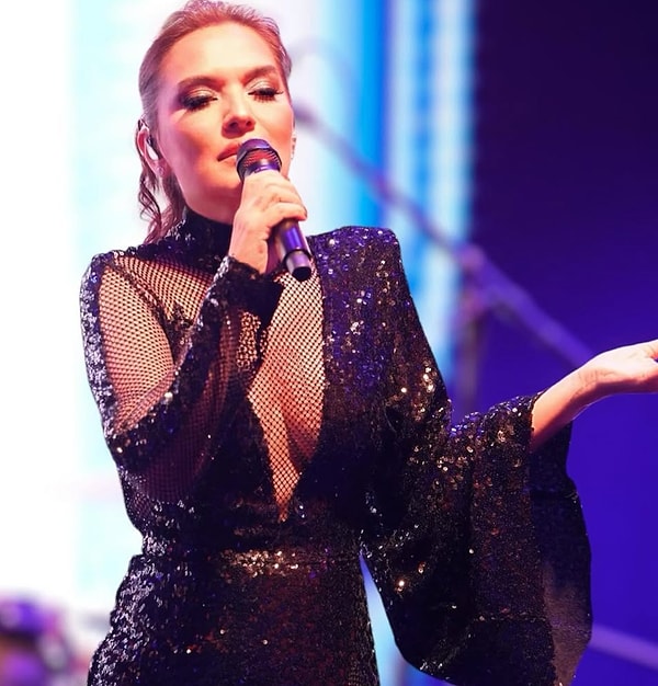 Demediğini Bırakmadı: Fırtınam'ın Klibi Sonrası X'te Hadise'yle Kıyaslanan Demet Akalın Resmen Küplere Bindi! 1 demedigini birakmadi firtinamin klibi sonrasi xte hadiseyle kiyaslanan demet akalin resmen kuplere bindi 0 mcKGOFL4