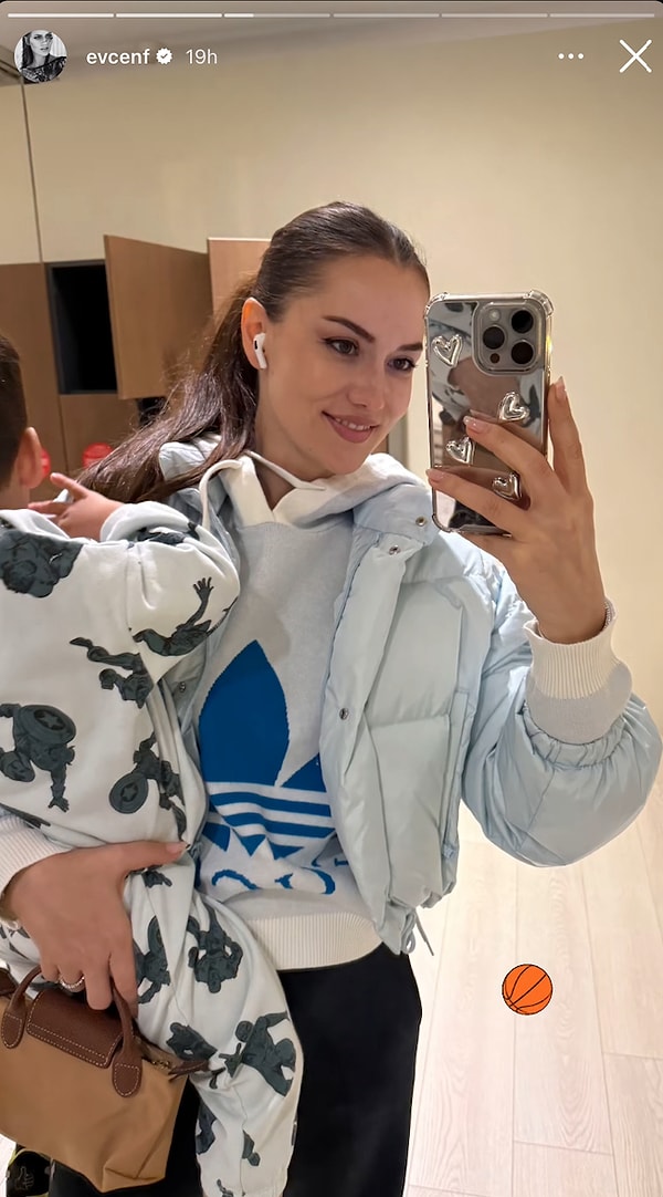 Eda Ece'nin Roma Tatilinden Fahriye Evcen'in Ayna Pozuna 18 Şubat'ta Ünlülerin Yaptığı Instagram Paylaşımları 9 eda ecenin roma tatilinden fahriye evcenin ayna pozuna 18 subatta unlulerin yaptigi instagram paylasimlari ZkQ1UHmy