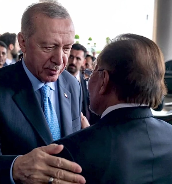Erdoğan'la Pozuna 'Kalbimin Tek Sahibine' Şarkısını Ekleyen Malezya Başbakanın'a İrem Derici Yorumu Gecikmedi 2 erdoganla pozuna kalbimin tek sahibine sarkisini ekleyen malezya basbakanina irem derici yorumu gecikmedi 1 mS5NZFnh