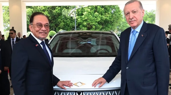Erdoğan'la Pozuna 'Kalbimin Tek Sahibine' Şarkısını Ekleyen Malezya Başbakanı'na İrem Derici Yorumu Gecikmedi 3 erdoganla pozuna kalbimin tek sahibine sarkisini ekleyen malezya basbakanina irem derici yorumu gecikmedi 2 3YNMbVPG
