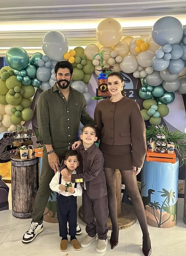 Fahriye Evcen'in Fiyatıyla Dudak Uçuklatan Fosforlu 4x4'ü Goygoycuların Radarına Takıldı 2 fahriye evcenin fiyatiyla dudak ucuklatan fosforlu 4x4u goygoycularin radarina takildi 1 qadDHtla
