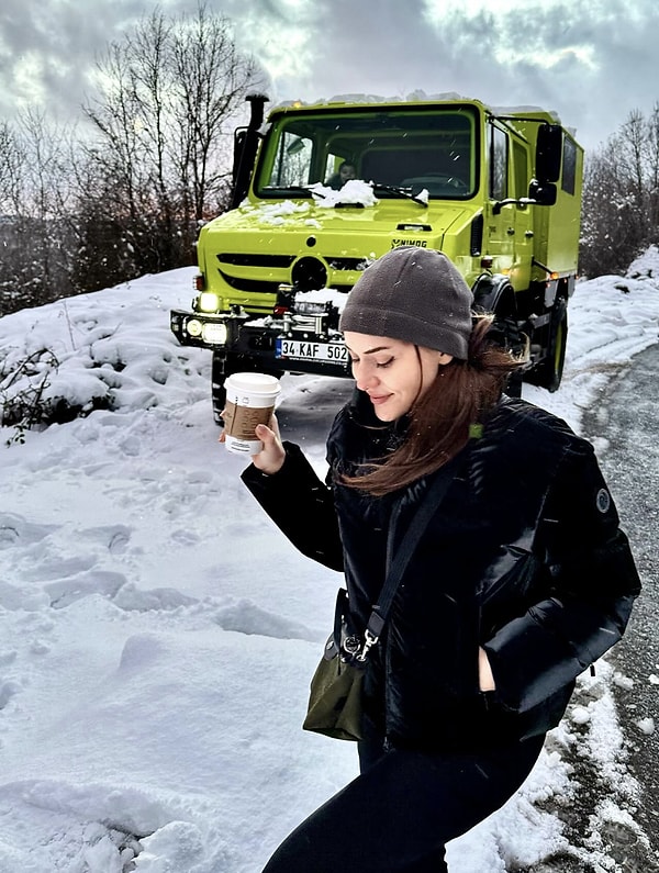 Fahriye Evcen'in Fiyatıyla Dudak Uçuklatan Fosforlu 4x4'ü Goygoycuların Radarına Takıldı 4 fahriye evcenin fiyatiyla dudak ucuklatan fosforlu 4x4u goygoycularin radarina takildi 3 sSOgDXEb