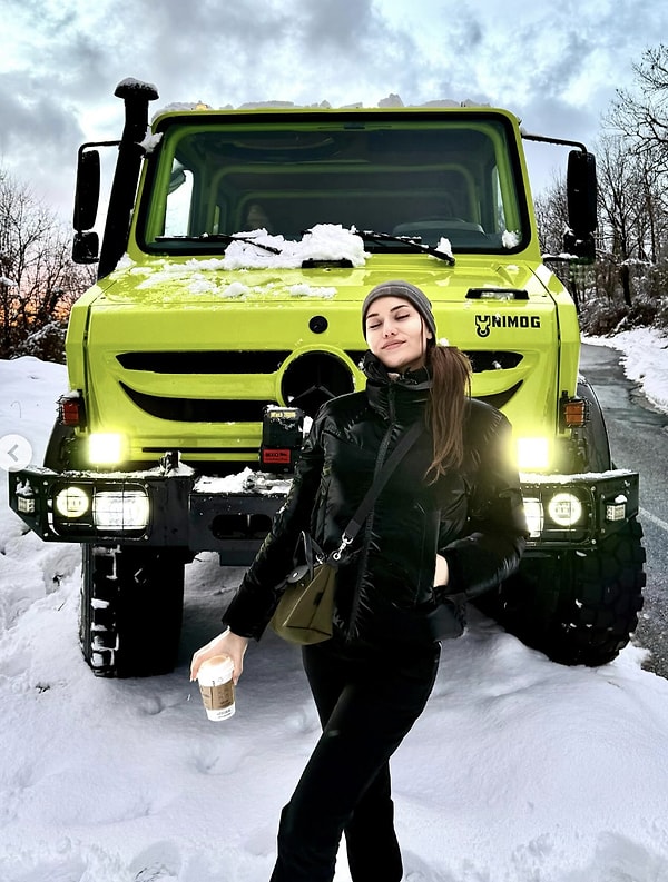 Fahriye Evcen'in Fiyatıyla Dudak Uçuklatan Fosforlu 4x4'ü Goygoycuların Radarına Takıldı 7 fahriye evcenin fiyatiyla dudak ucuklatan fosforlu 4x4u goygoycularin radarina takildi 6 rJ8Gl1E4