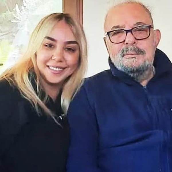 Ferdi Tayfur'un 40. Mevlidi İki Ayrı Camide Okutuldu! Mevlid Çıkışı Necla Nazır'ın Sert Sözleri Dikkat Çekti 8 ferdi tayfurun 40 mevlidi iki ayri camide okutuldu mevlid cikisi necla nazirin sert sozleri CH89RS72