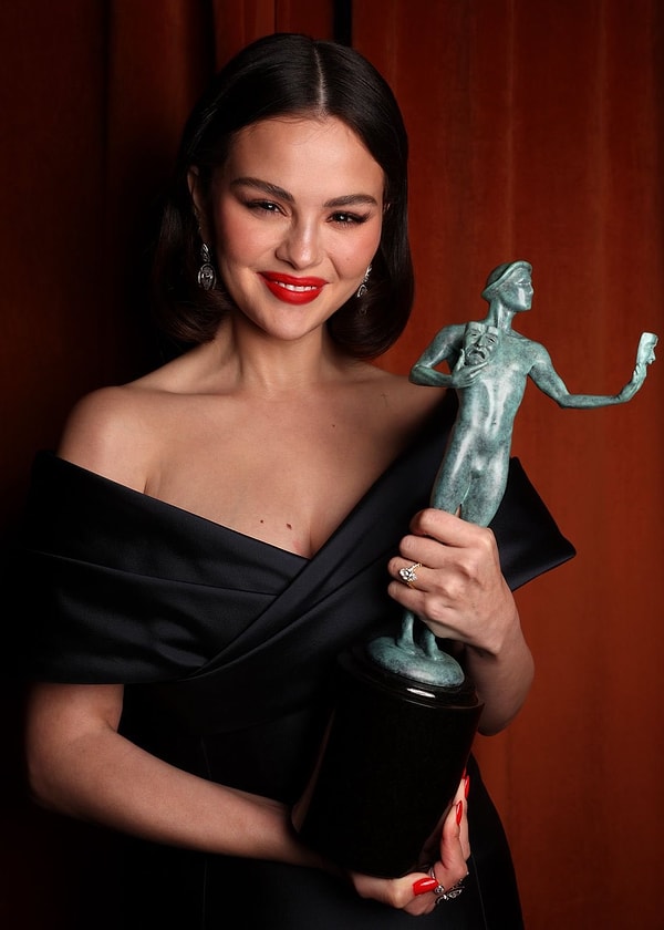 Göz Kamaştıran İntikam: İlk SAG Ödülünü Kazanan Selena Gomez'in Değişimine İnanamayacaksınız 10 goz kamastiran intikam ilk sag odulunu kazanan selena gomezin degisimine inanamayacaksiniz 9