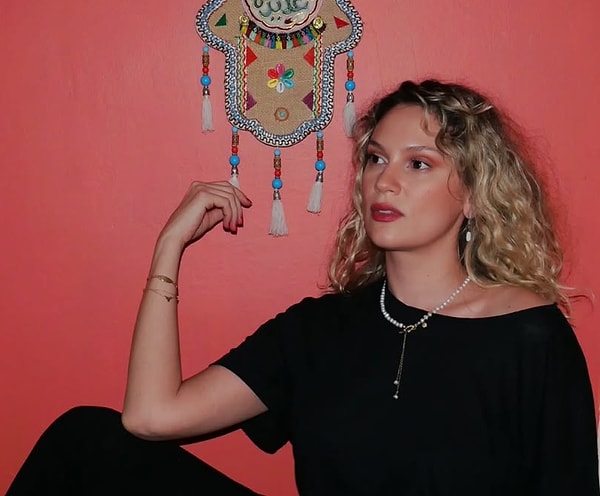 Her Biyografi Filminin Altından Kalkan Farah Zeynep Abdullah Bu Sefer de Rapçi Alizade'nin Şarkısını Söyledi! 2 her biyografi filminin altindan kalkan farah zeynep abdullah bu sefer de rapci alizadenin sarkisini