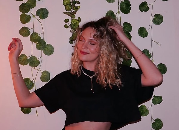 Her Biyografi Filminin Altından Kalkan Farah Zeynep Abdullah Bu Sefer de Rapçi Alizade'nin Şarkısını Söyledi! 3 her biyografi filminin altindan kalkan farah zeynep abdullah bu sefer de rapci alizadenin sarkisini tUgtj6zQ