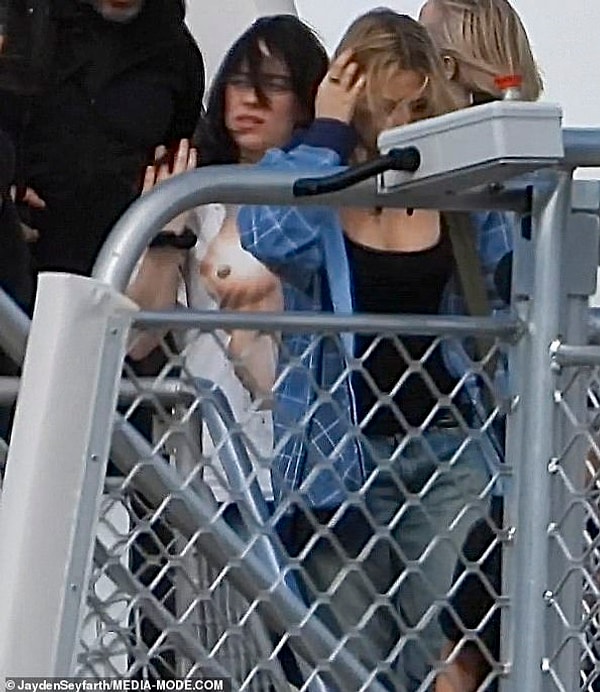 Herkes Çıplak Sandı: Turne İçin Sydney'e Uçan Billie Eilish Giydiği Kıyafetle Büyük Fake Attı! 6 herkes ciplak sandi turne icin sydneye ucan billie eilish giydigi kiyafetle buyuk fake atti GVszaSia