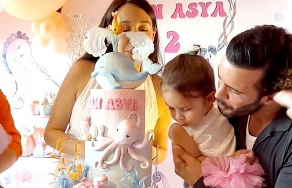 İlk Defa Bu Kadar Net Görüyoruz: Barış Arduç ve Gupse Özay'ın Minik Kızı Jan Asya Annesinin Kopyası Çıktı! 4 ilk defa bu kadar net goruyoruz baris arduc ve gupse ozayin minik kizi jan e5QD9syz