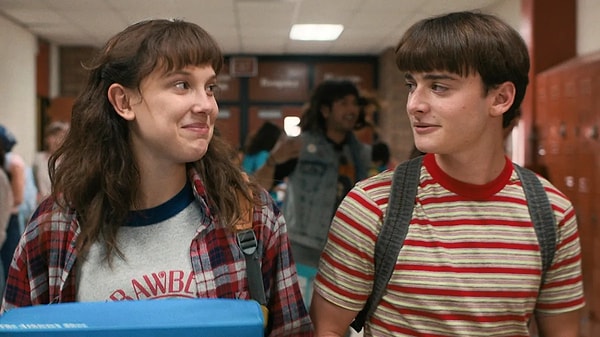 Kafayı Kendini Büyük Göstermekle Bozan 21 Yaşındaki Millie Bobby Brown'a Ablası İrem Derici'den Uyarı! 1 kafayi kendini buyuk gostermekle bozan 21 yasindaki millie bobby browna ablasi irem dericiden uyari 7eWRykuO